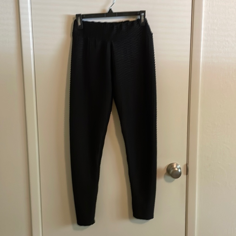 Women’s “Scrunch Butt” Black Work-Out Pants / Leggings